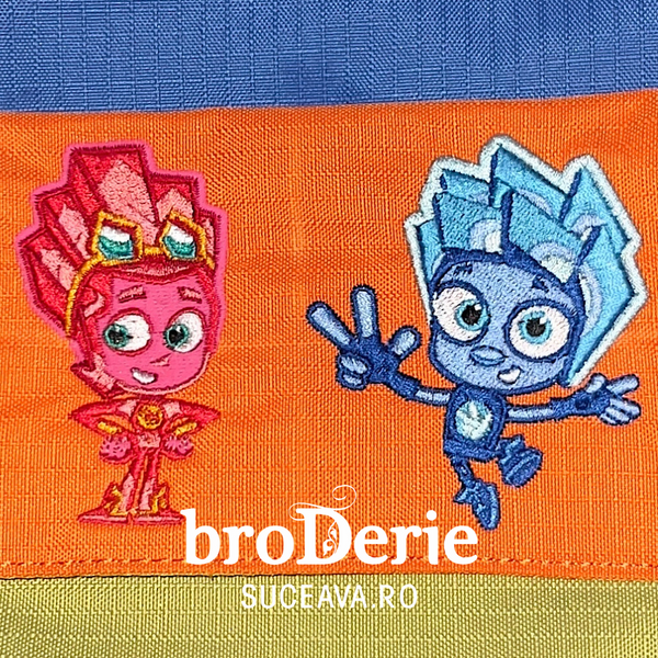 Personaje desene brodate pe rucsac