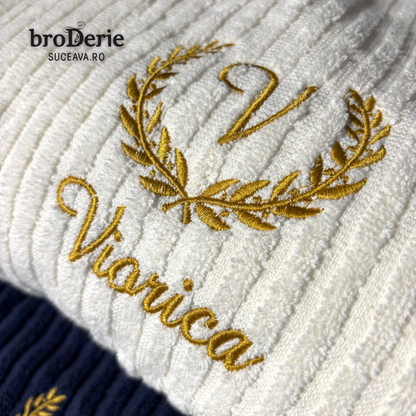 Halat de baie brodat cu nume: Viorica
