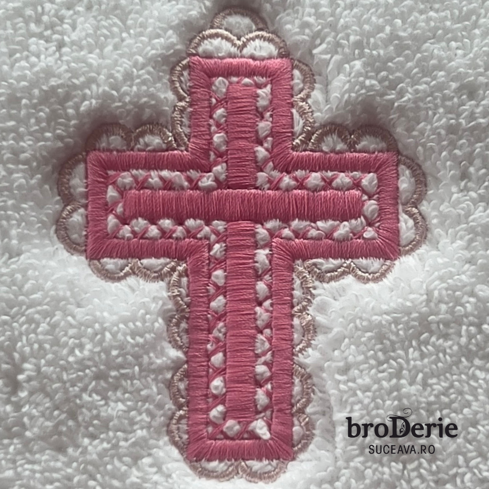 Cruce brodata pe prosop
