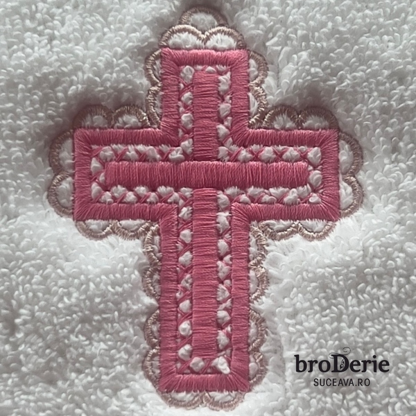 Cruce brodata pe prosop